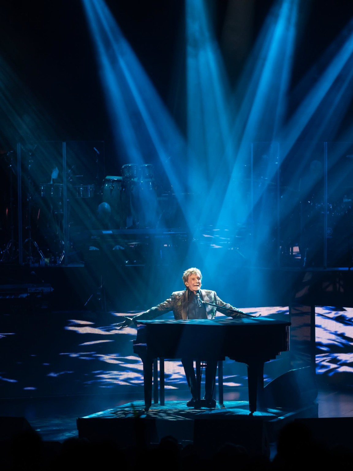 Barry Manilow performing at the piano in Las Vegas